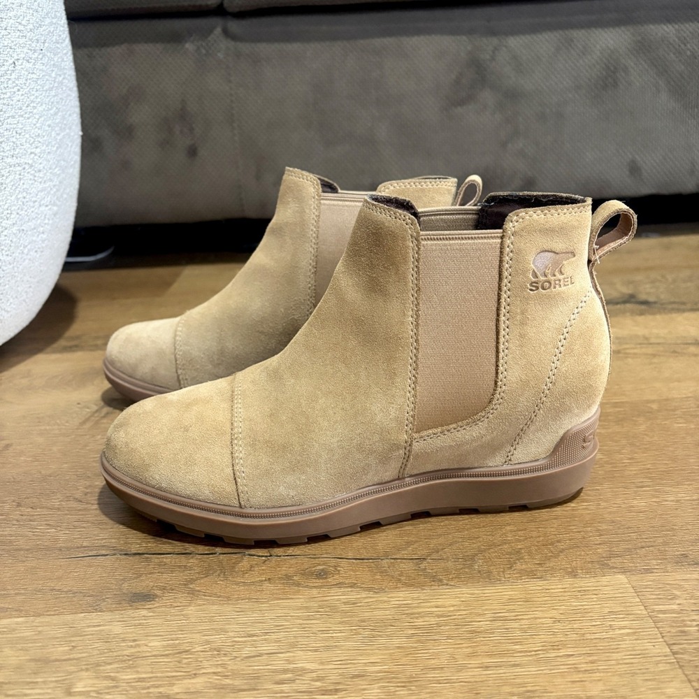 Sorel Women's Size‎ 9.5 Evie II Chelsea Boots Suede Tan Heel